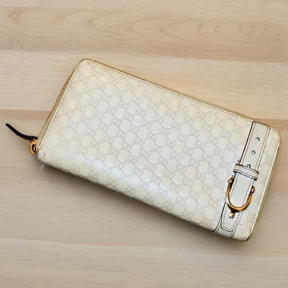 Gucci Handbags - 🚨 SALE 🚨 EUC Gucci Off White Leather Microguccissima Nice Zip Around Wallet